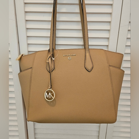 Michael Kors Tan Tote Bag Never Used...Brand New - Picture 2 of 4